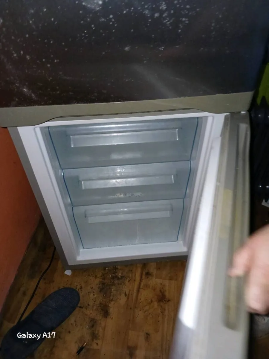 Zanussi fridge freezer - Image 2