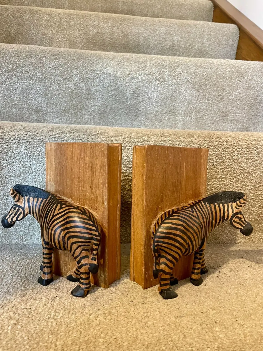 Early c20th hand-carved wooden zebra bookends - Image 1