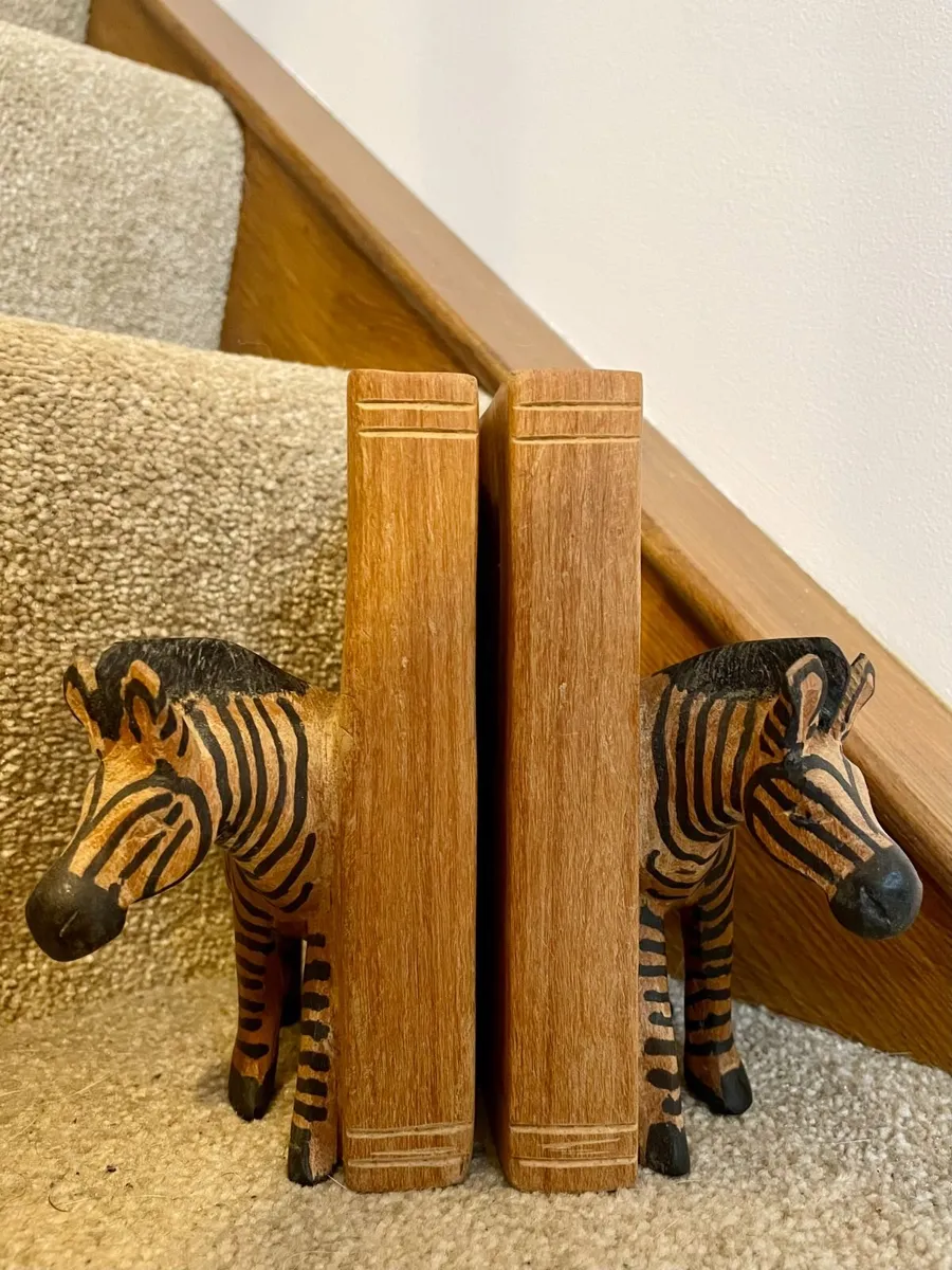 Early c20th hand-carved wooden zebra bookends - Image 4