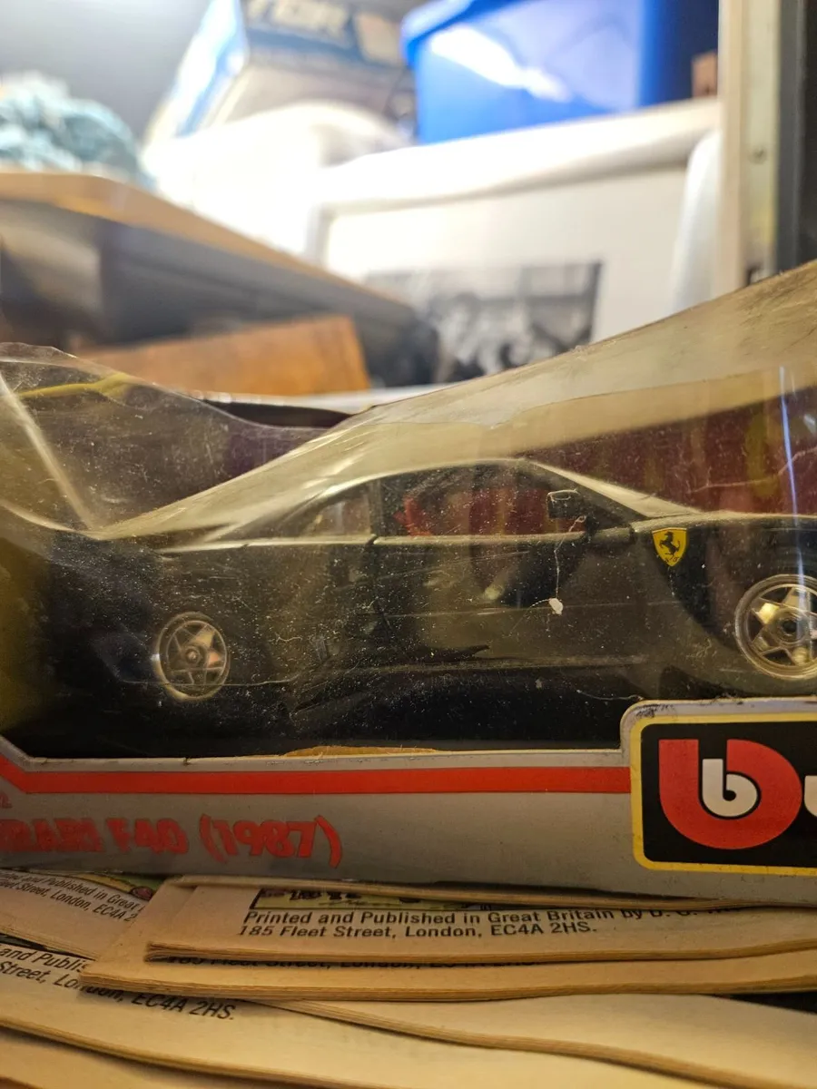Corgi Burago Ferrari F40 1.24 - Image 4