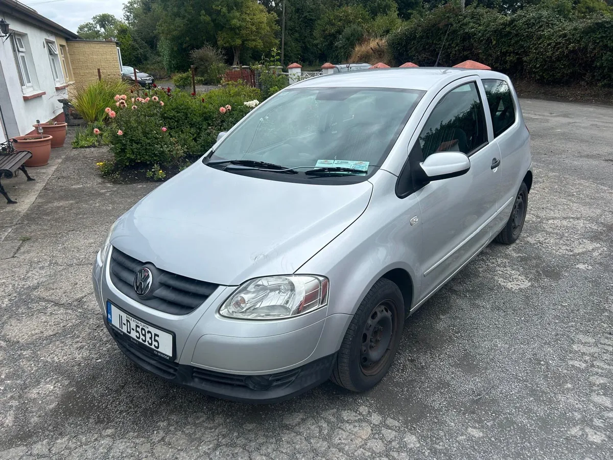 2011 Volkswagen fox - Image 2