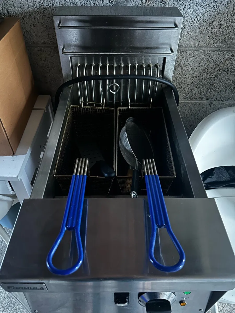 Twin tank commercial fryer electric 2 × 10L - Image 4