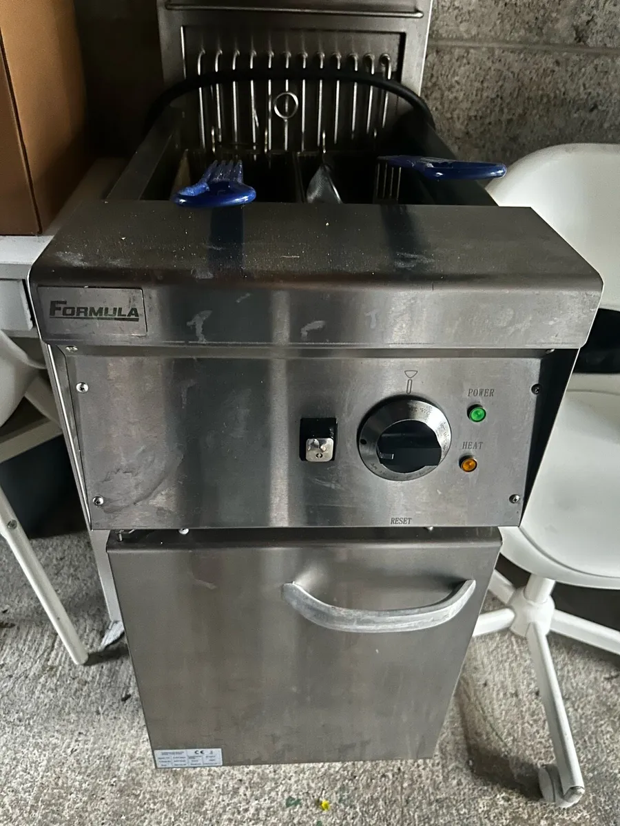 Twin tank commercial fryer electric 2 × 10L - Image 1