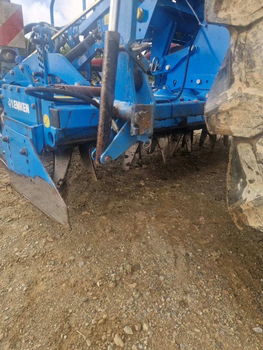 Seed drill - Image 1