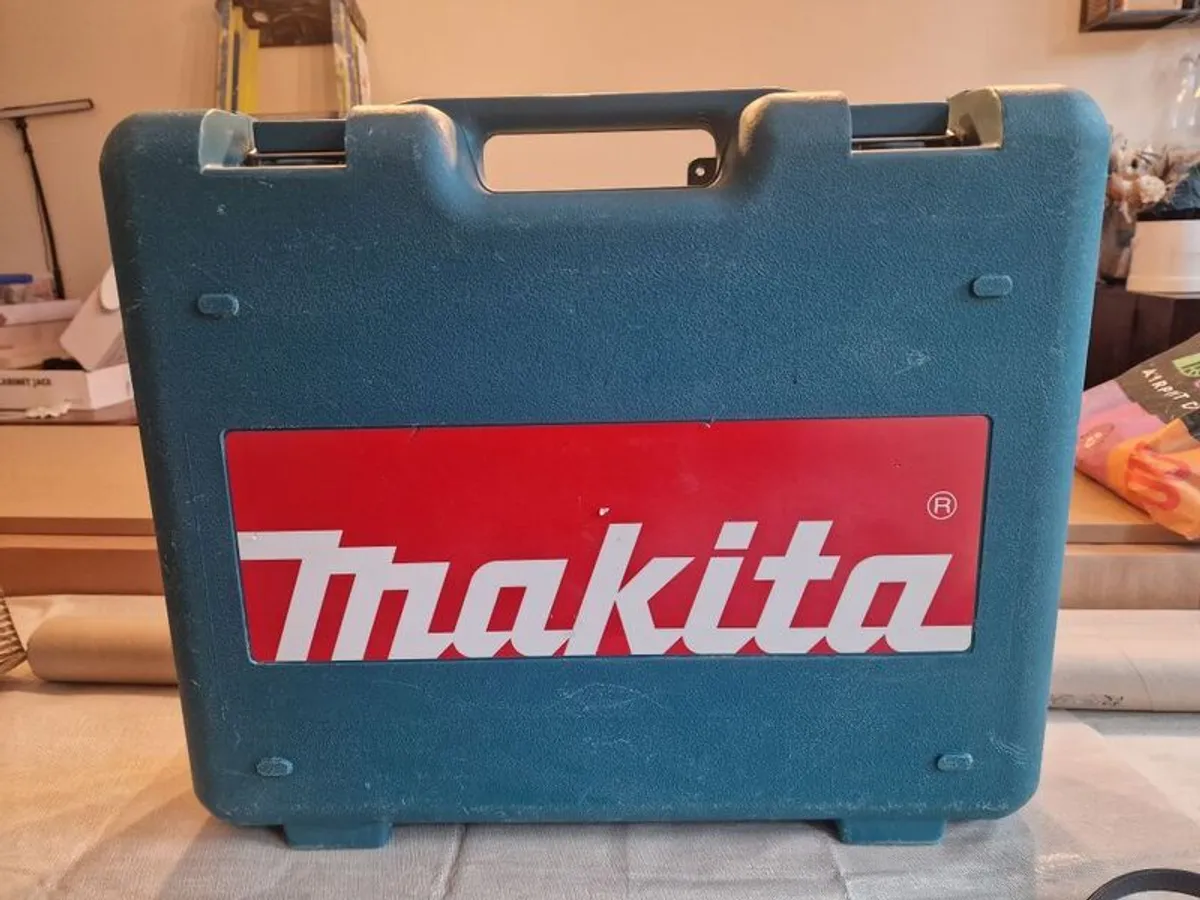 Makita Rotary Angle Drill DA4000LR with Case - Image 1