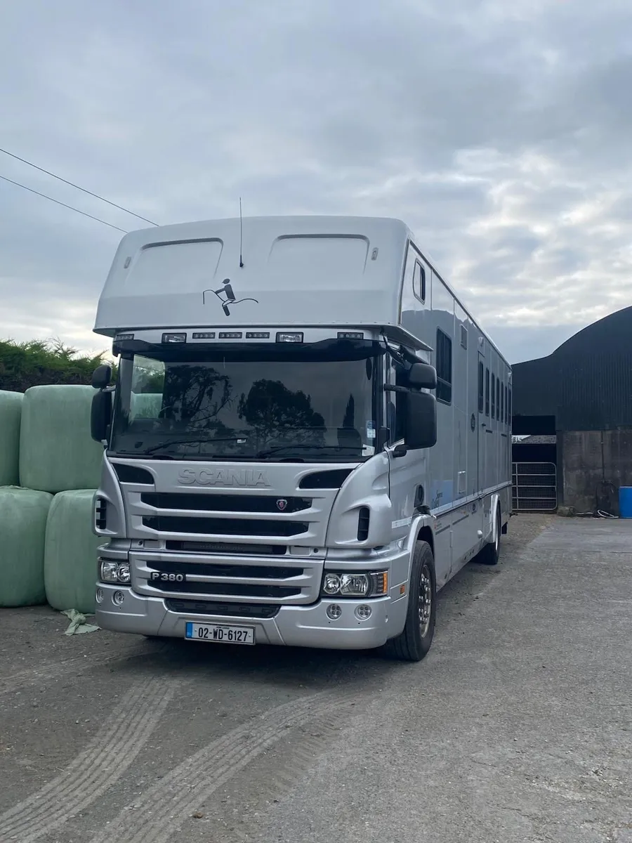 Scania 6 horse Oakley truck - Image 1