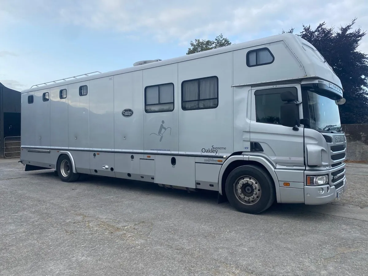 Scania 6 horse Oakley truck - Image 3