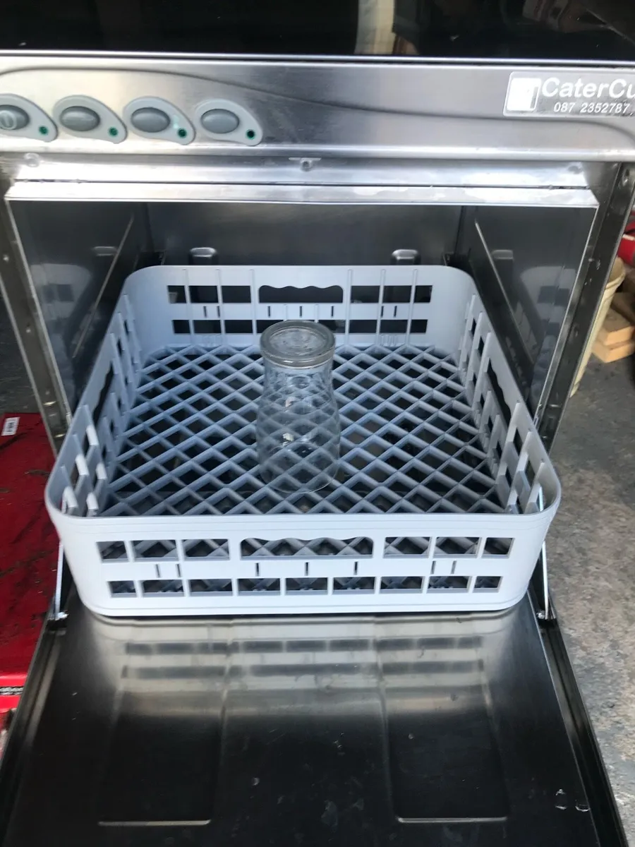 Glasswasher - Image 1