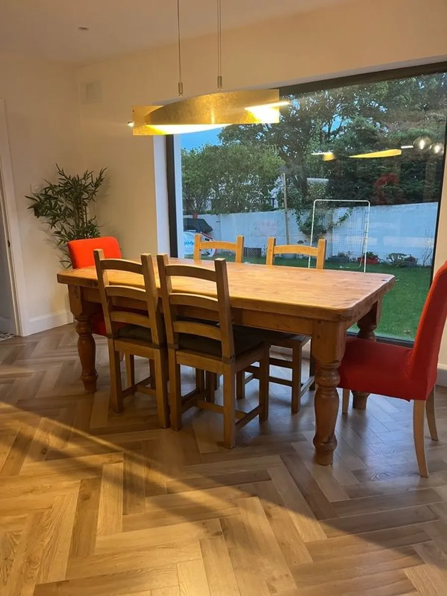 Country style solid wood kitchen table and 6 chairs - Image 3