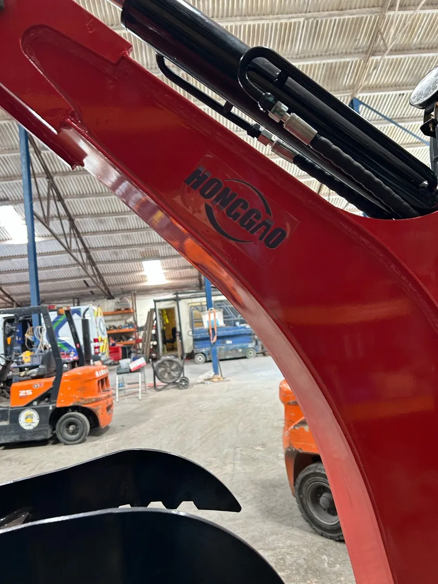 2 ton digger - Image 1