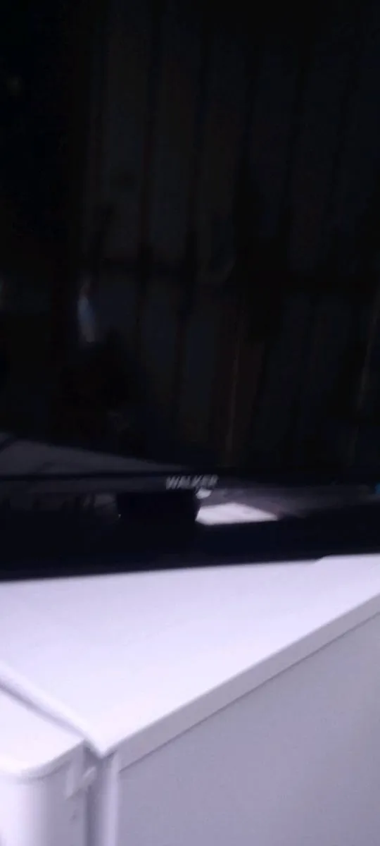 42 inch HD smart walker tv - Image 3