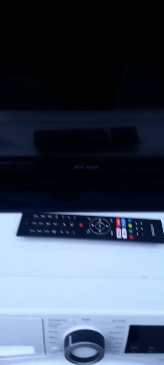 42 inch HD smart walker tv - Image 4