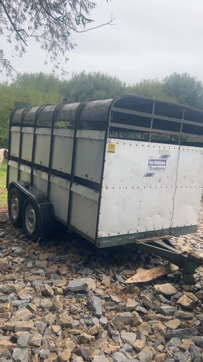 Cattle box - Image 1