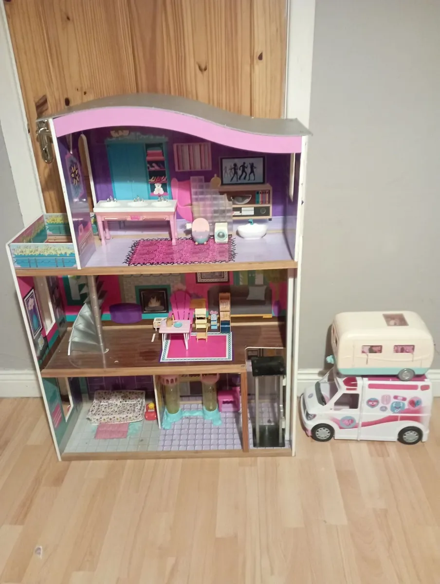 Big  barbie doll house