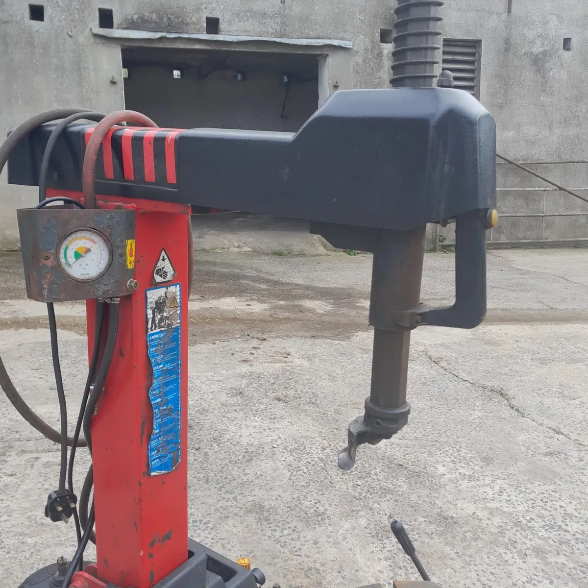 Corghi Tyre Changer / Machine and Balancer - Image 4