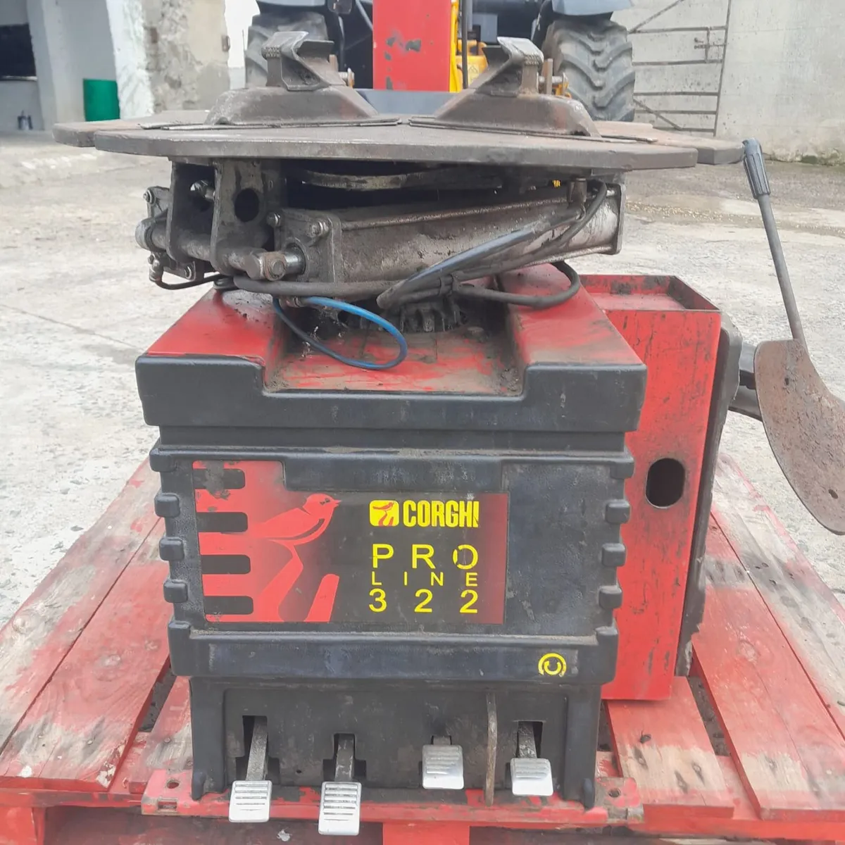 Corghi Tyre Changer / Machine and Balancer - Image 3