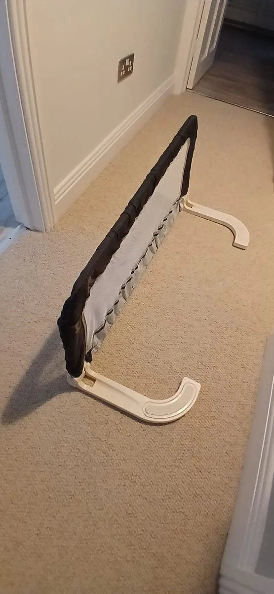 Safety bed rail/protector - Image 2