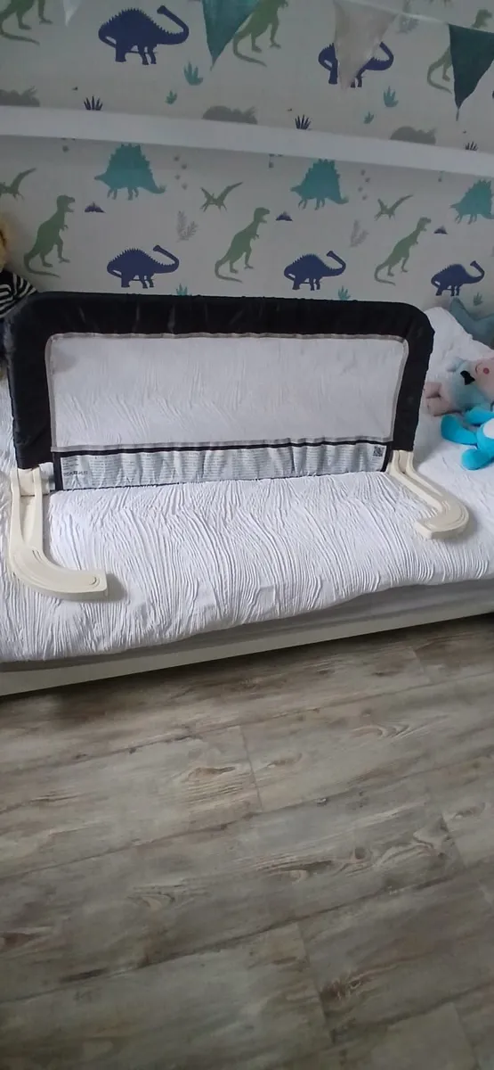Safety bed rail/protector - Image 3
