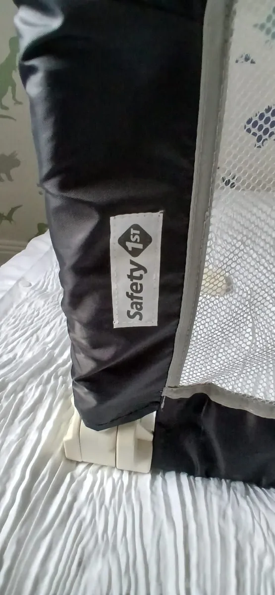 Safety bed rail/protector - Image 4