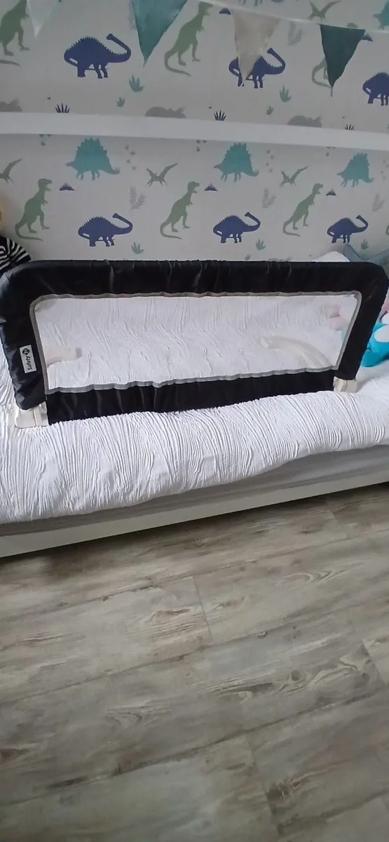 Safety bed rail/protector - Image 1