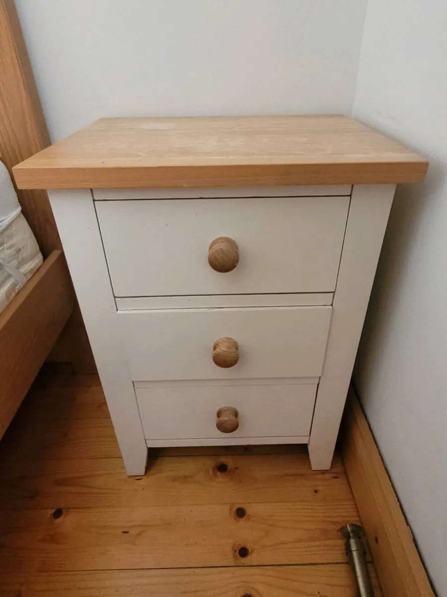 Double bed + bedside lockers - Image 2