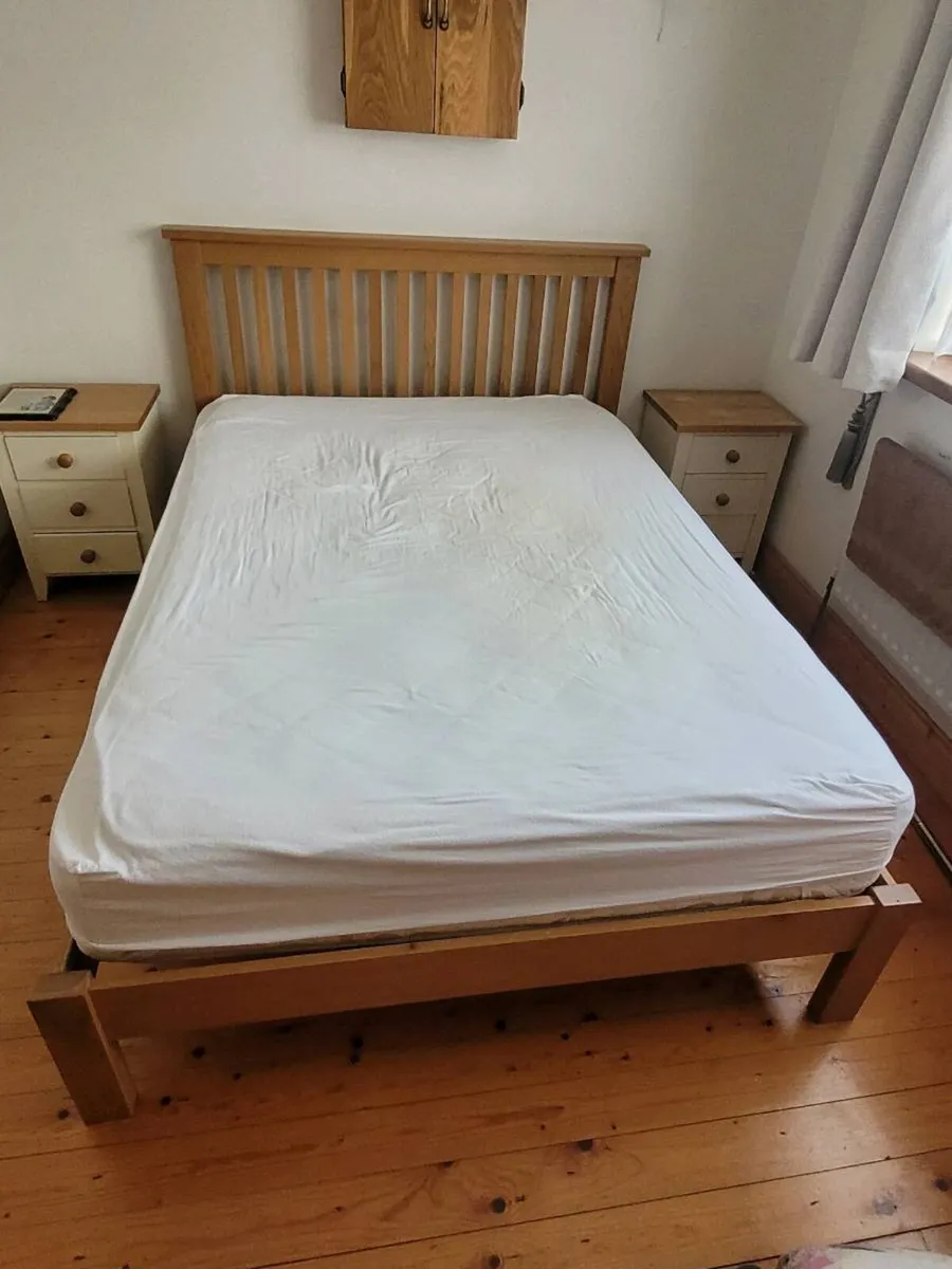 Double bed + bedside lockers - Image 1