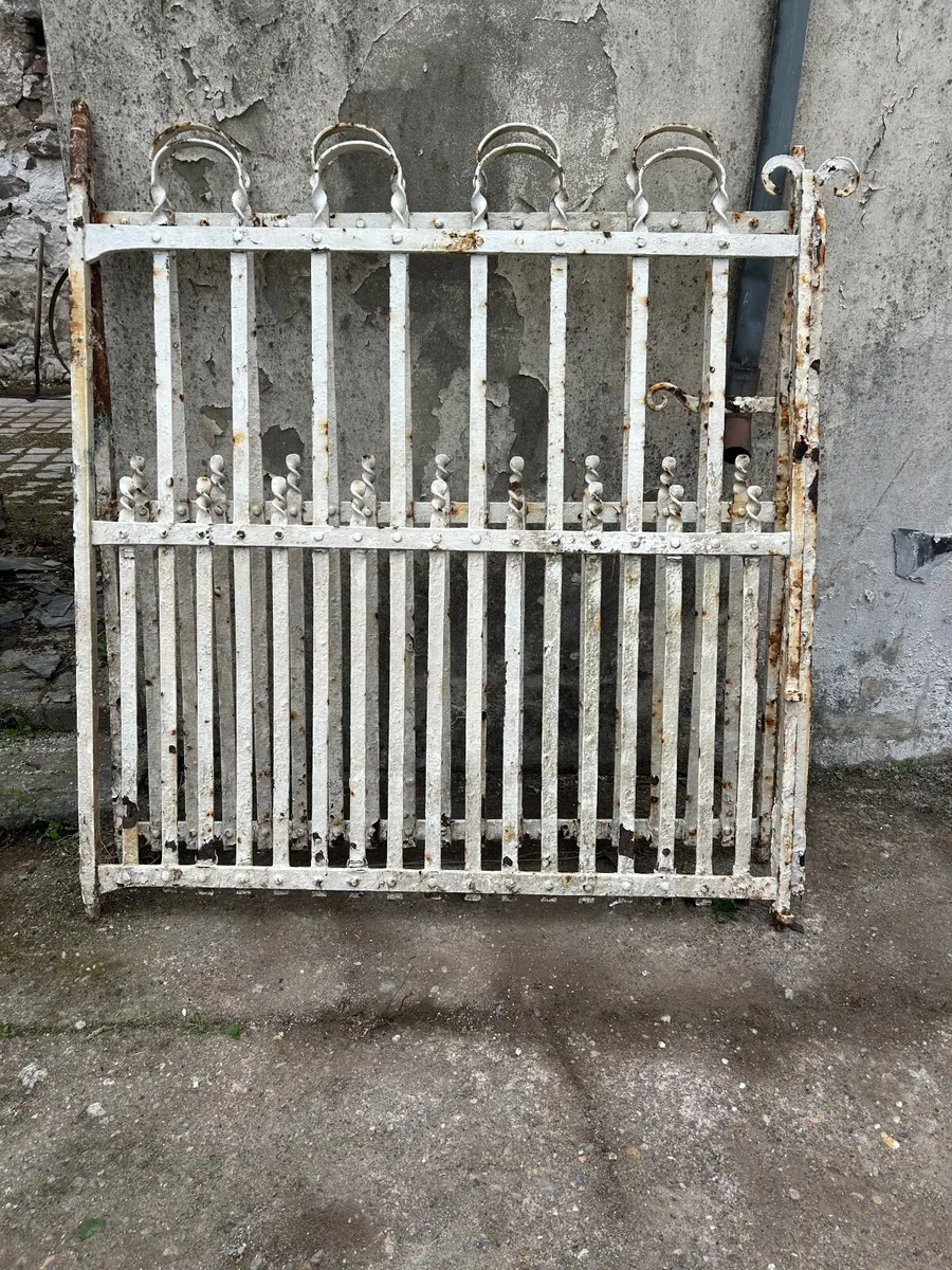 Gate