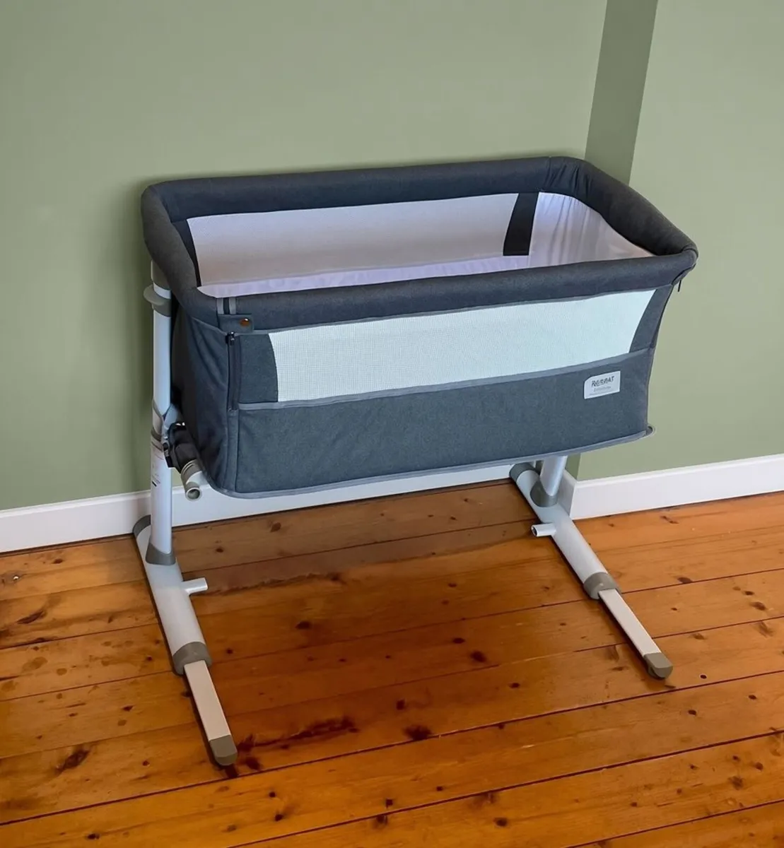 Ronbei Next To Me Bedside Crib – Grey - Image 1