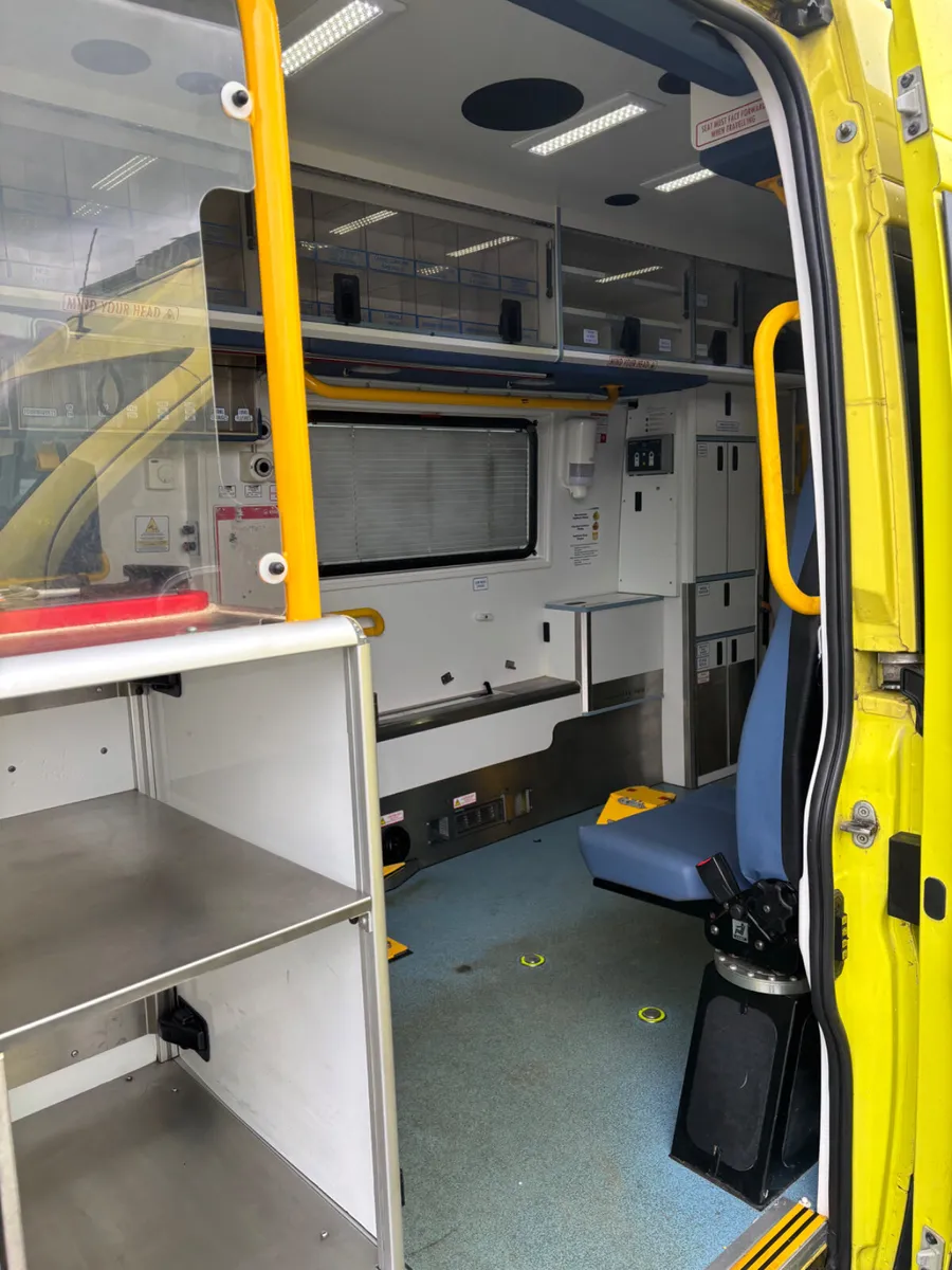 162 fiat ducato 3:0 ambulances for dismantling - Image 4