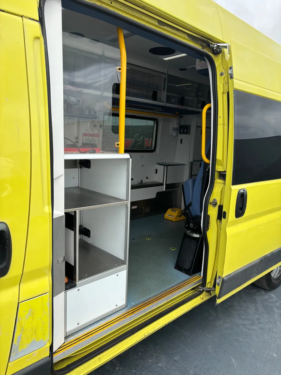 162 fiat ducato 3:0 ambulances for dismantling - Image 2