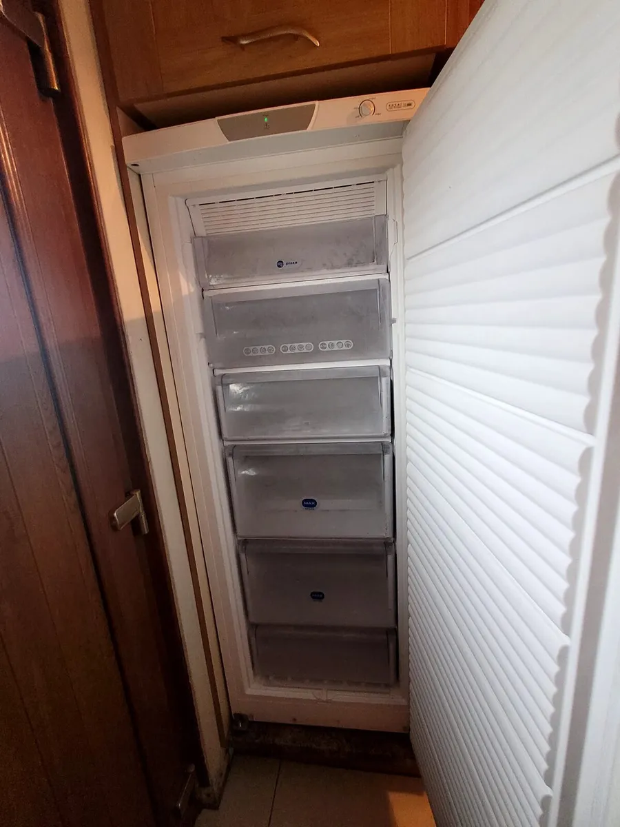 Fridge + freezer - Image 4