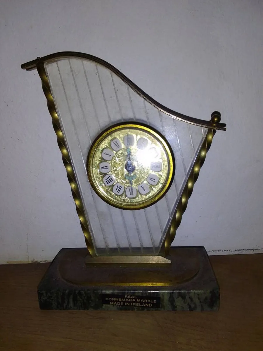 Vintage blessing wind up mantle clock - Image 1