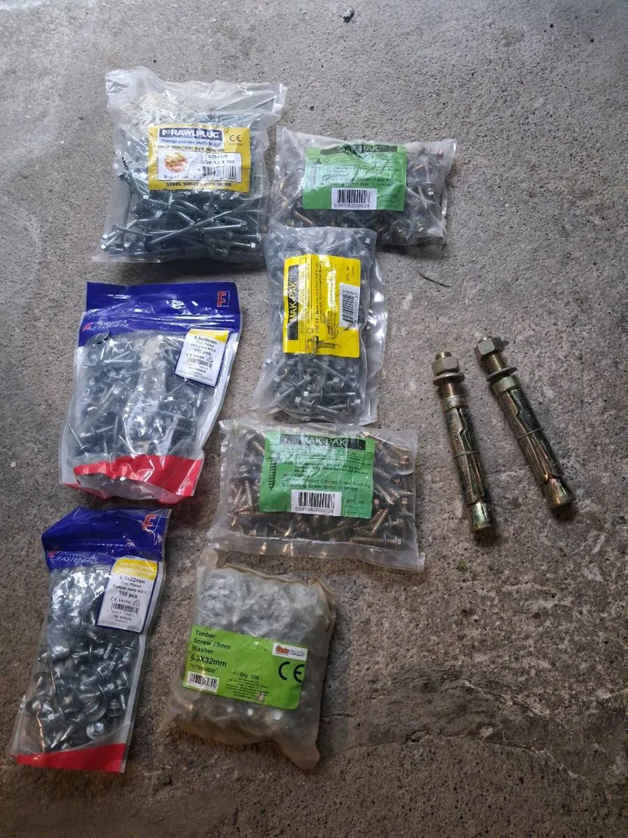 7. Bags of cladding fixings - Image 1