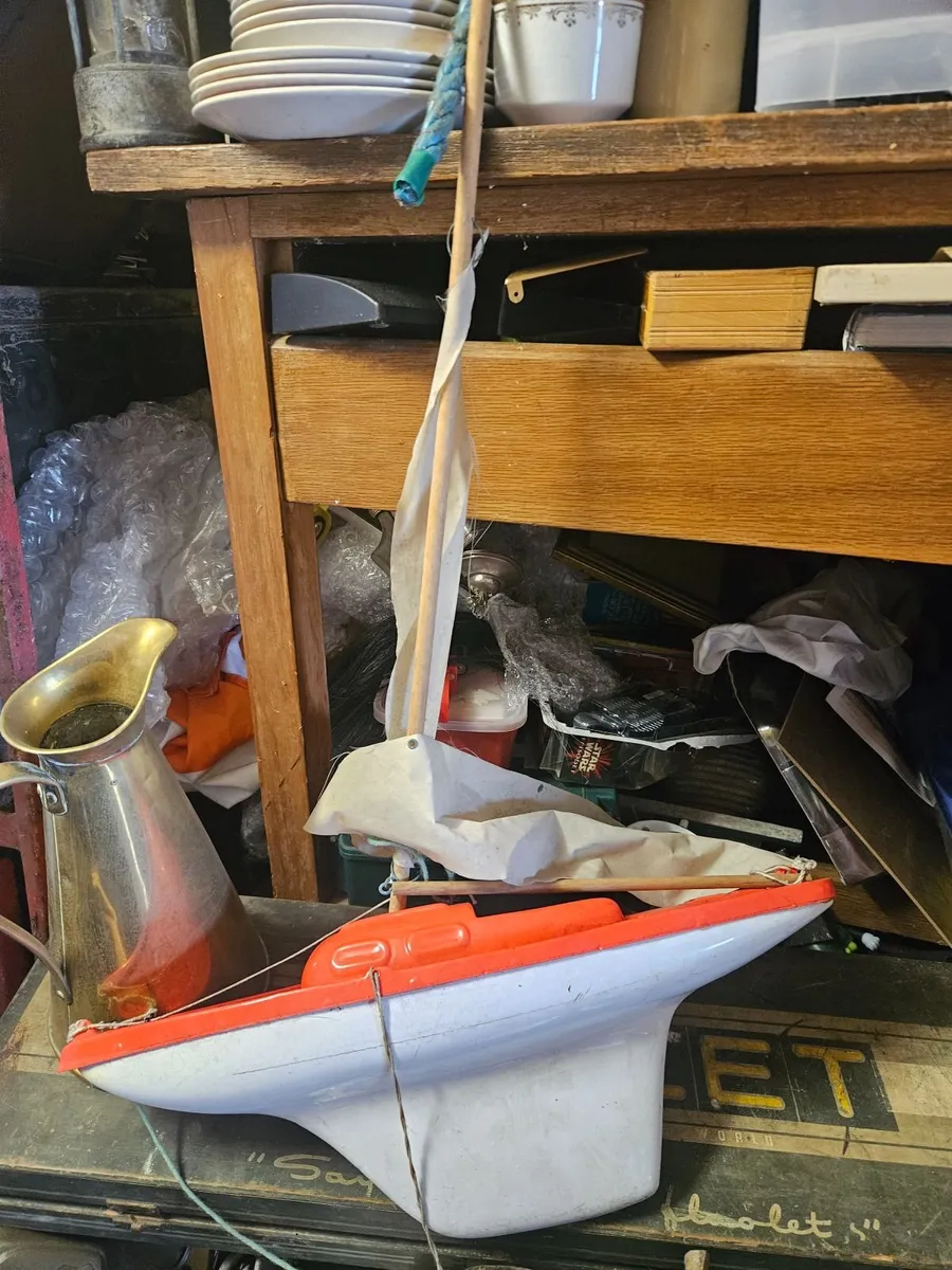 Vintage Pond Yacht - Image 1