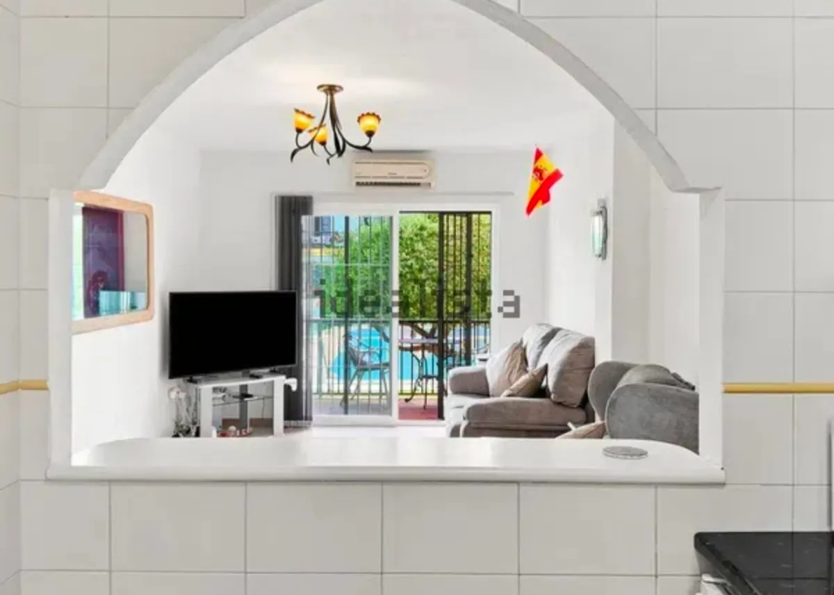 One Bed Apartment in Torrmolinos - Image 3