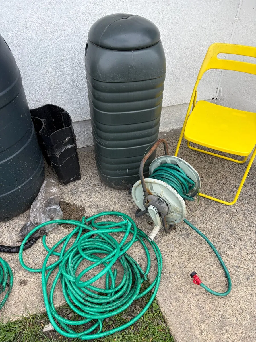2x water tanks / butt + 5 water hose - Image 3