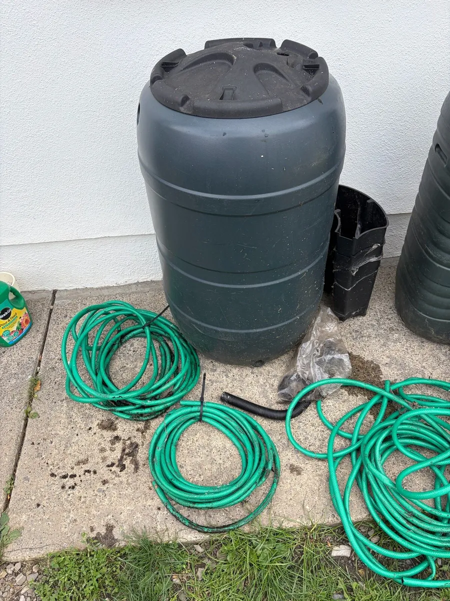 2x water tanks / butt + 5 water hose - Image 4
