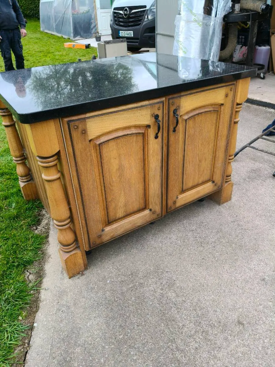 Kitchen island unit with quartz worktop - Image 2