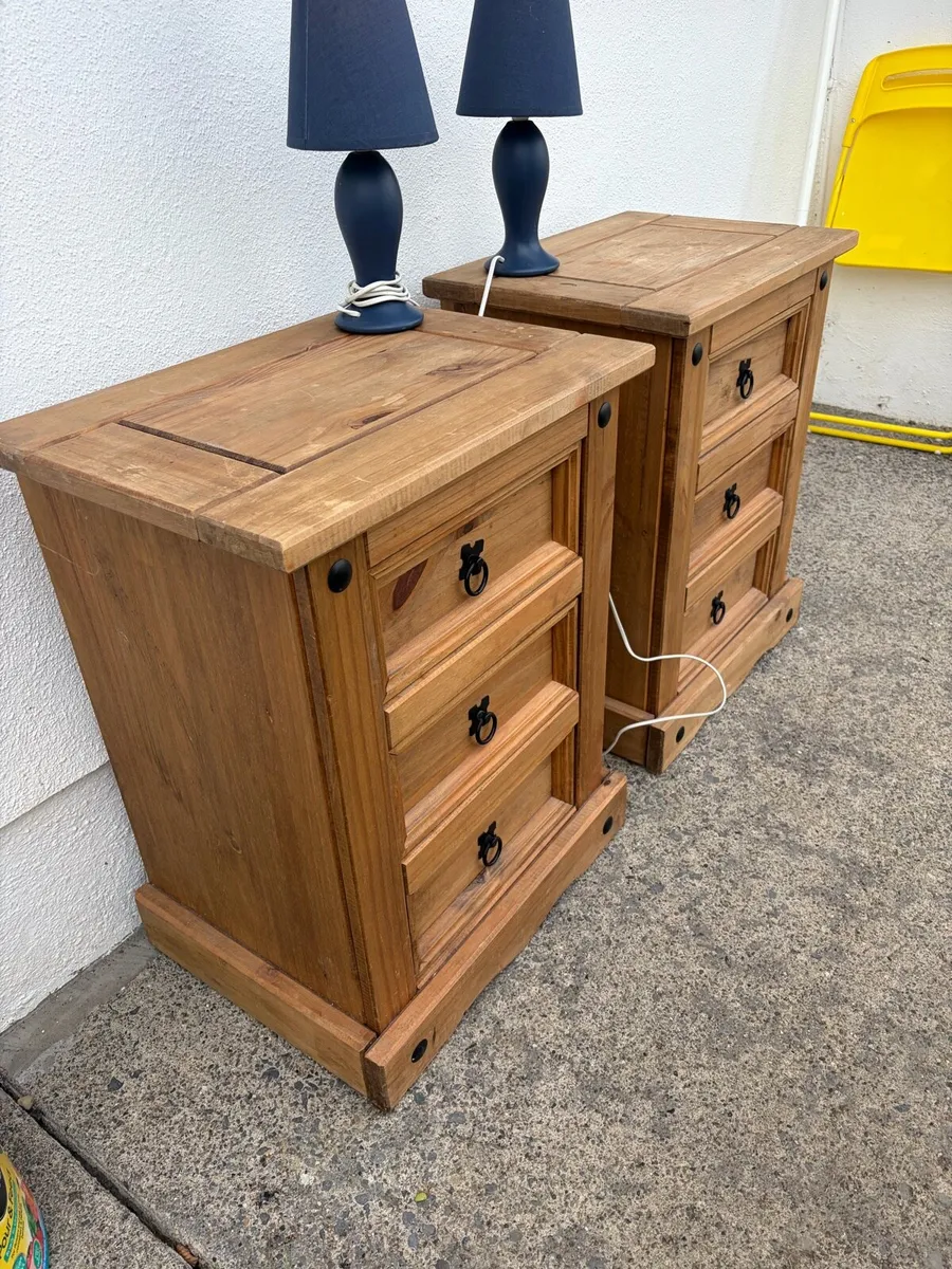 2 x mexican pine bedside tables/ lockers +2 lamps - Image 4