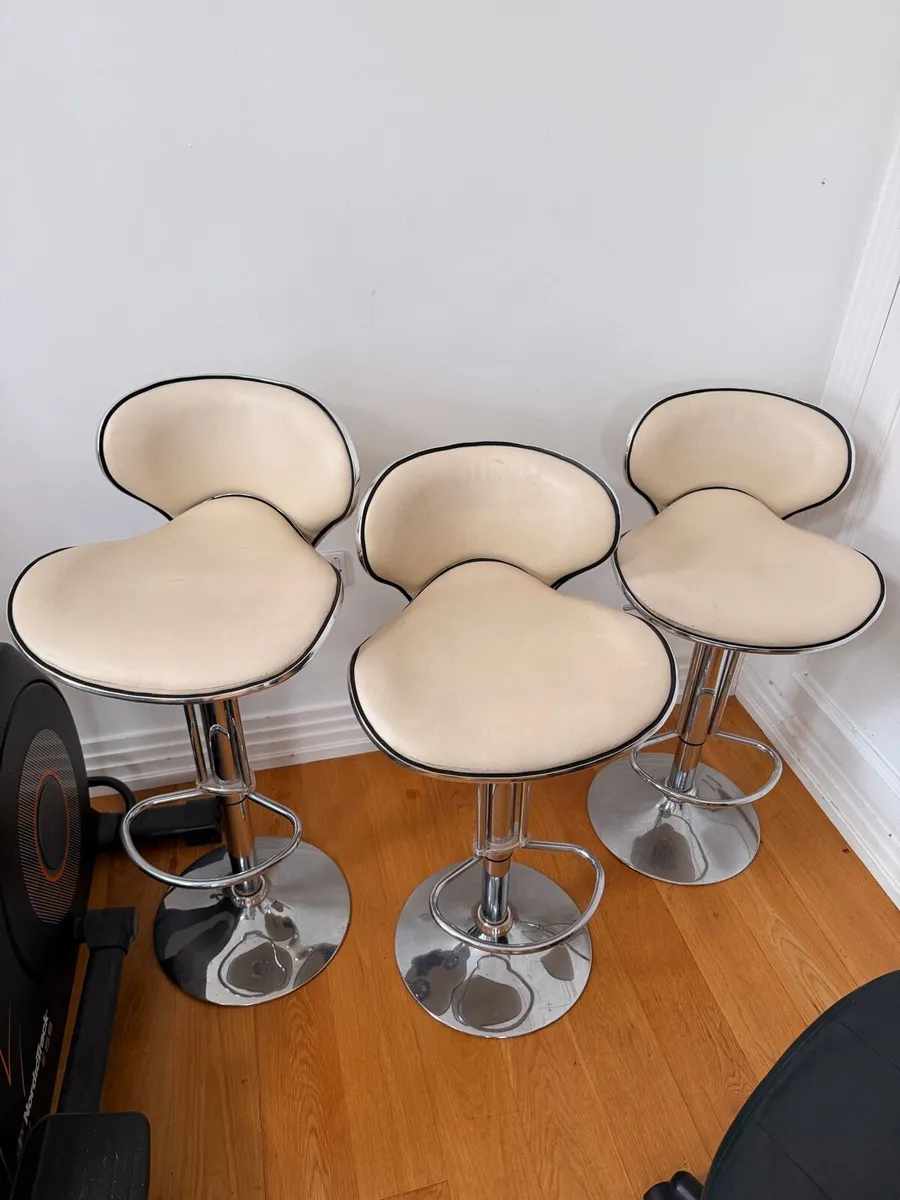 Bar stools - Image 1