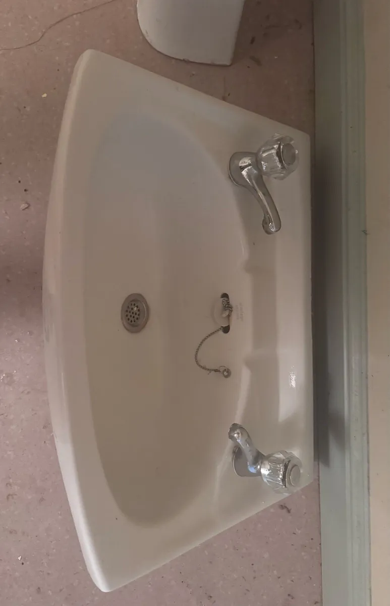 Bathroom sink - Image 2