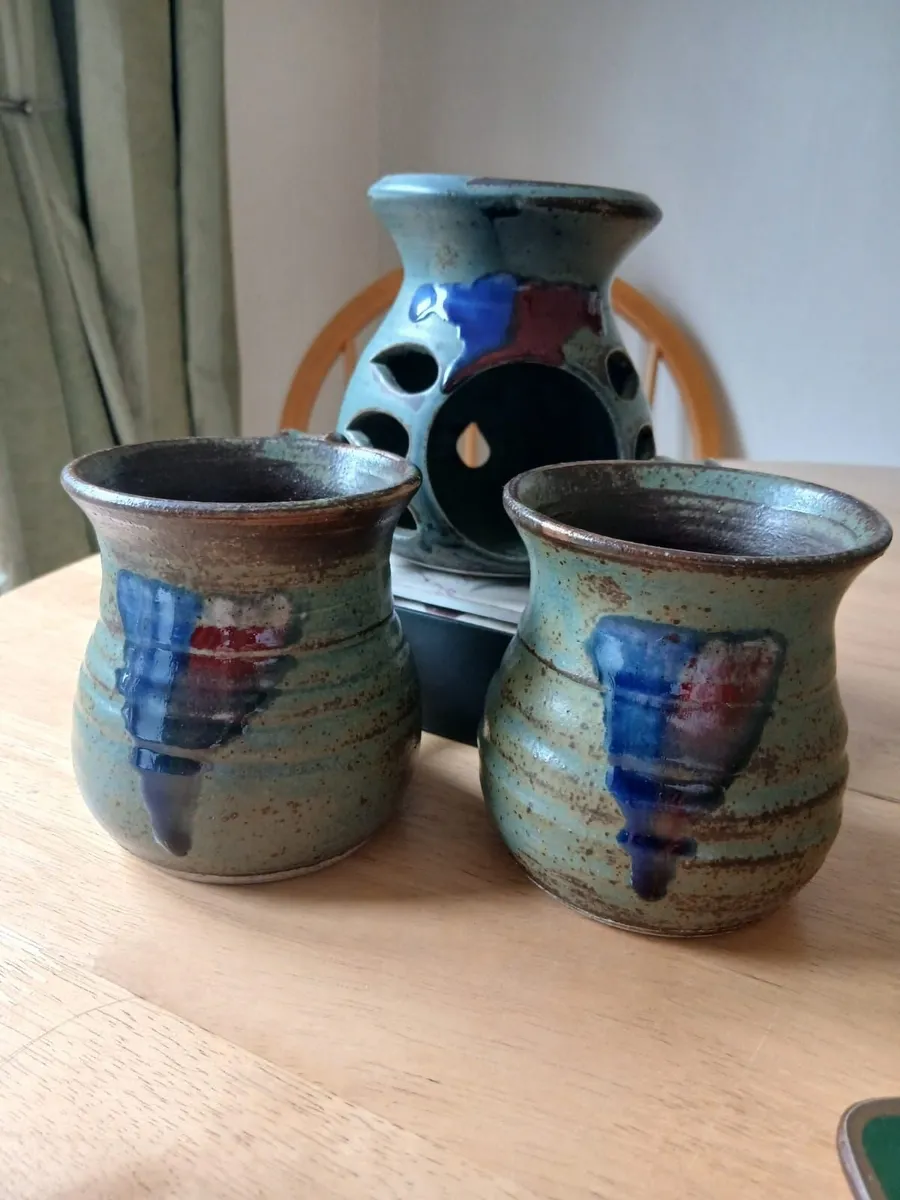 Pottery pieces - Image 4