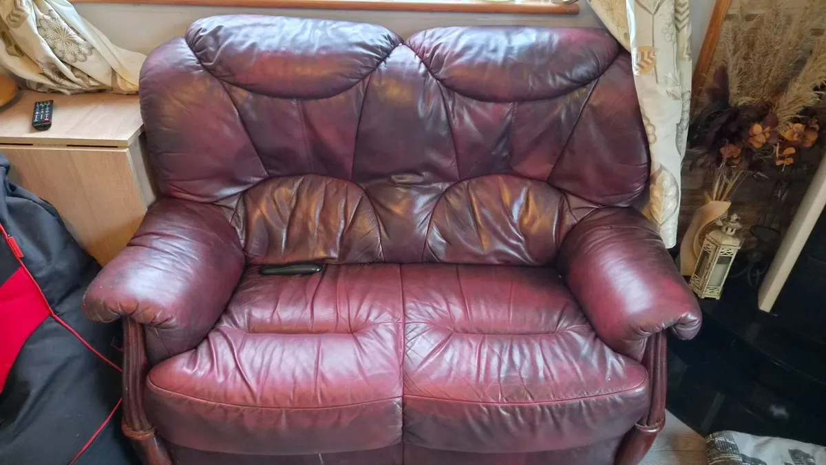 2 seater leather couch and armchair - Image 2
