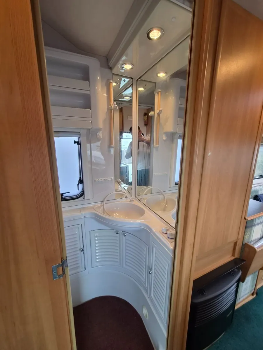 Camper - Image 2