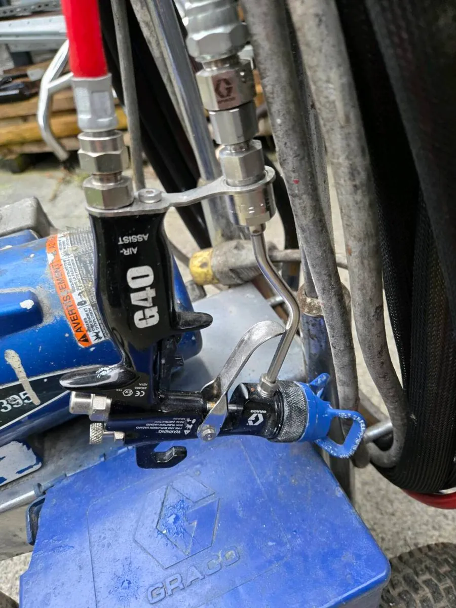 Graco air assisted airless sprayer - Image 3