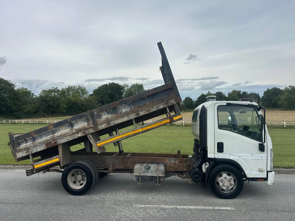 Isuzu NPR  Tipper 2015 - Image 2