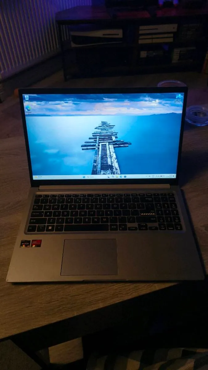 Asus Vivobook 15 / 16gb / Ryzen 5 - Image 1