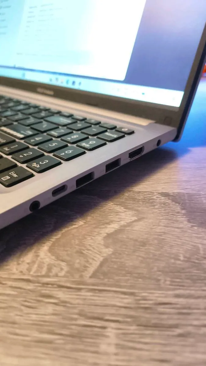 Asus Vivobook 15 / 16gb / Ryzen 5 - Image 4