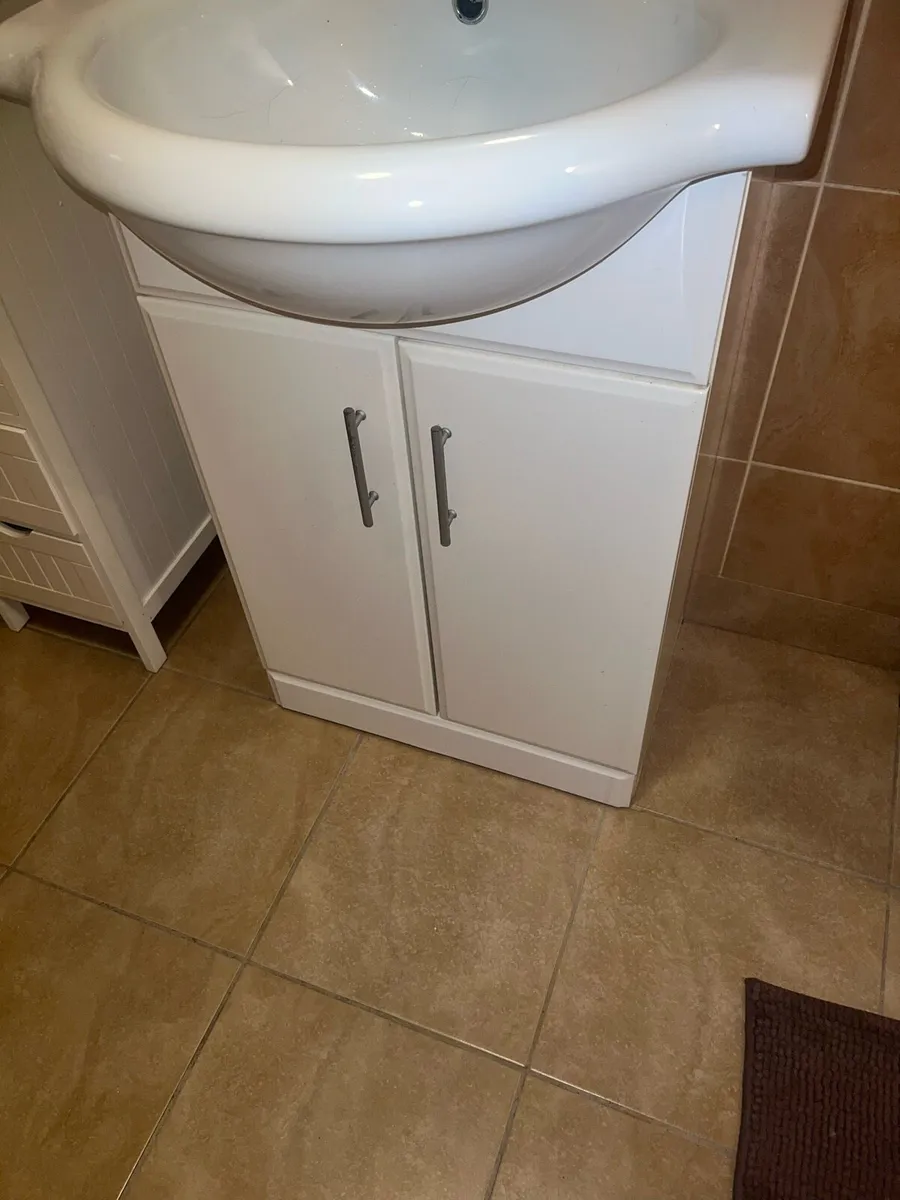 Bathroom vanity unit without the basin - Image 1
