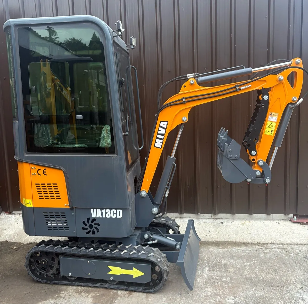Miva 1.3 Ton Mini Digger Diesel Unused . - Image 3